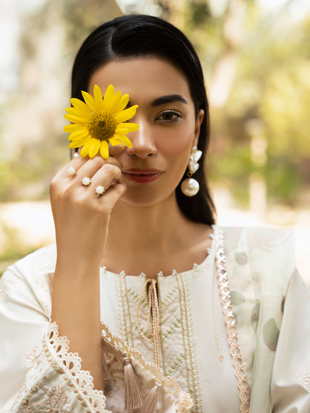 MAAHAY | Dastak Luxury Lawn | Izel Apparel