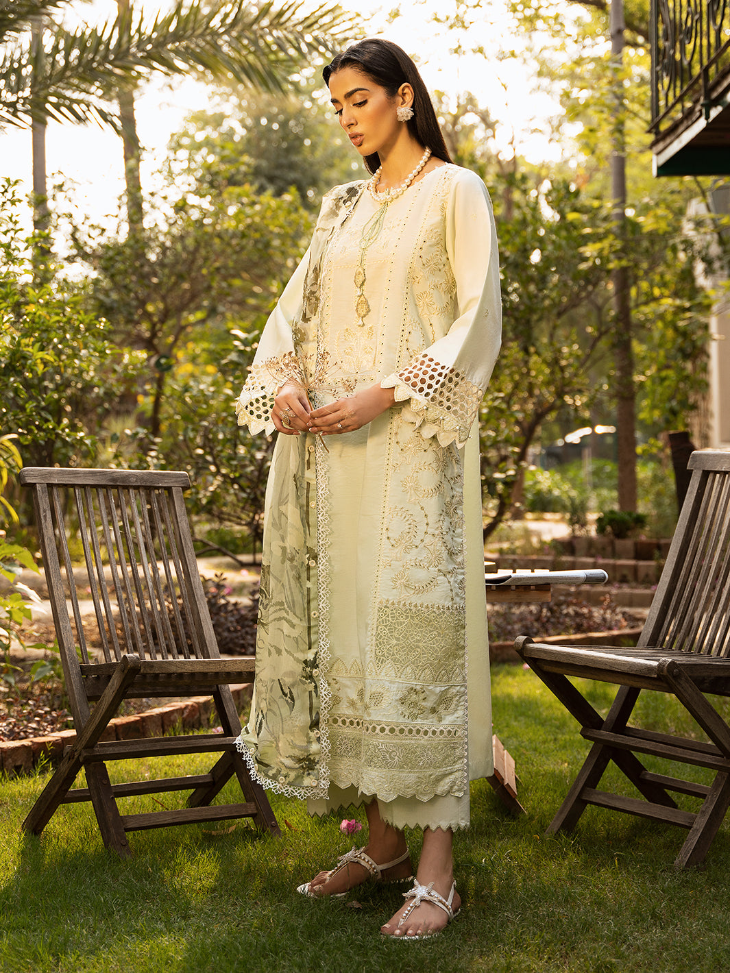 SIRAA | Dastak Luxury Lawn | Izel Apparel