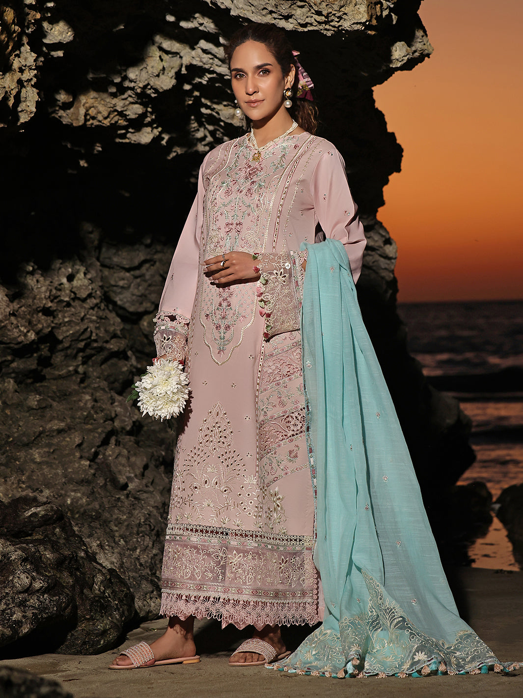 SOFFIO | 3 PC LUXURY LAWN | Izel Apparel | Women's Clothing